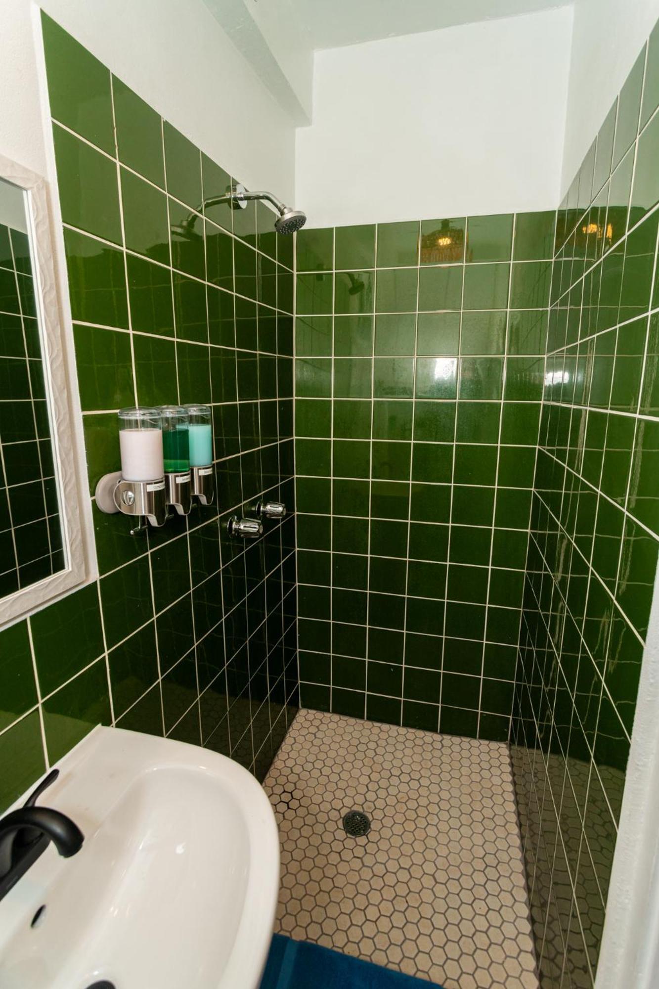 Hodges Bay House Apartman Calibishie Szoba fotó