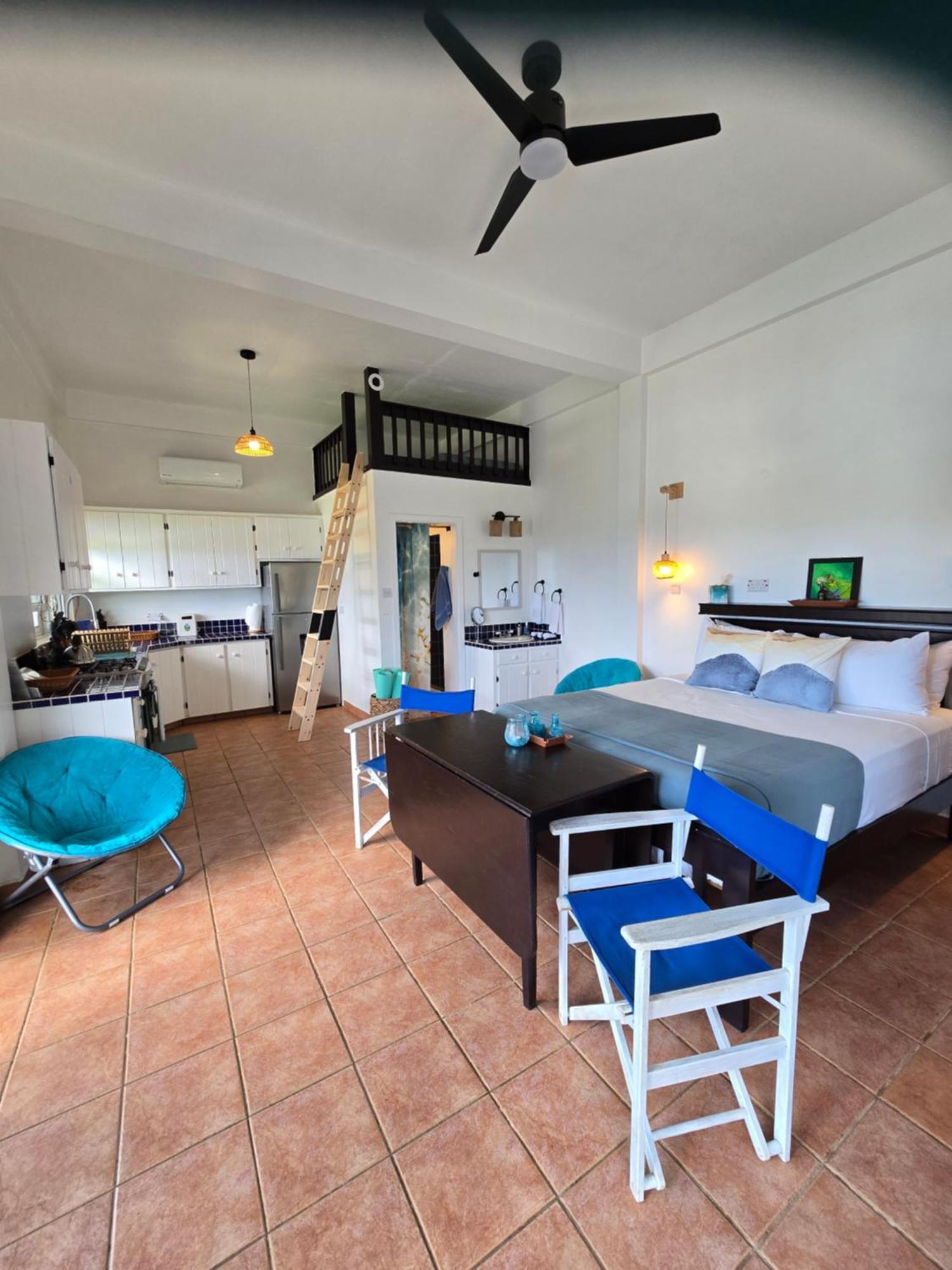 Hodges Bay House Apartman Calibishie Kültér fotó
