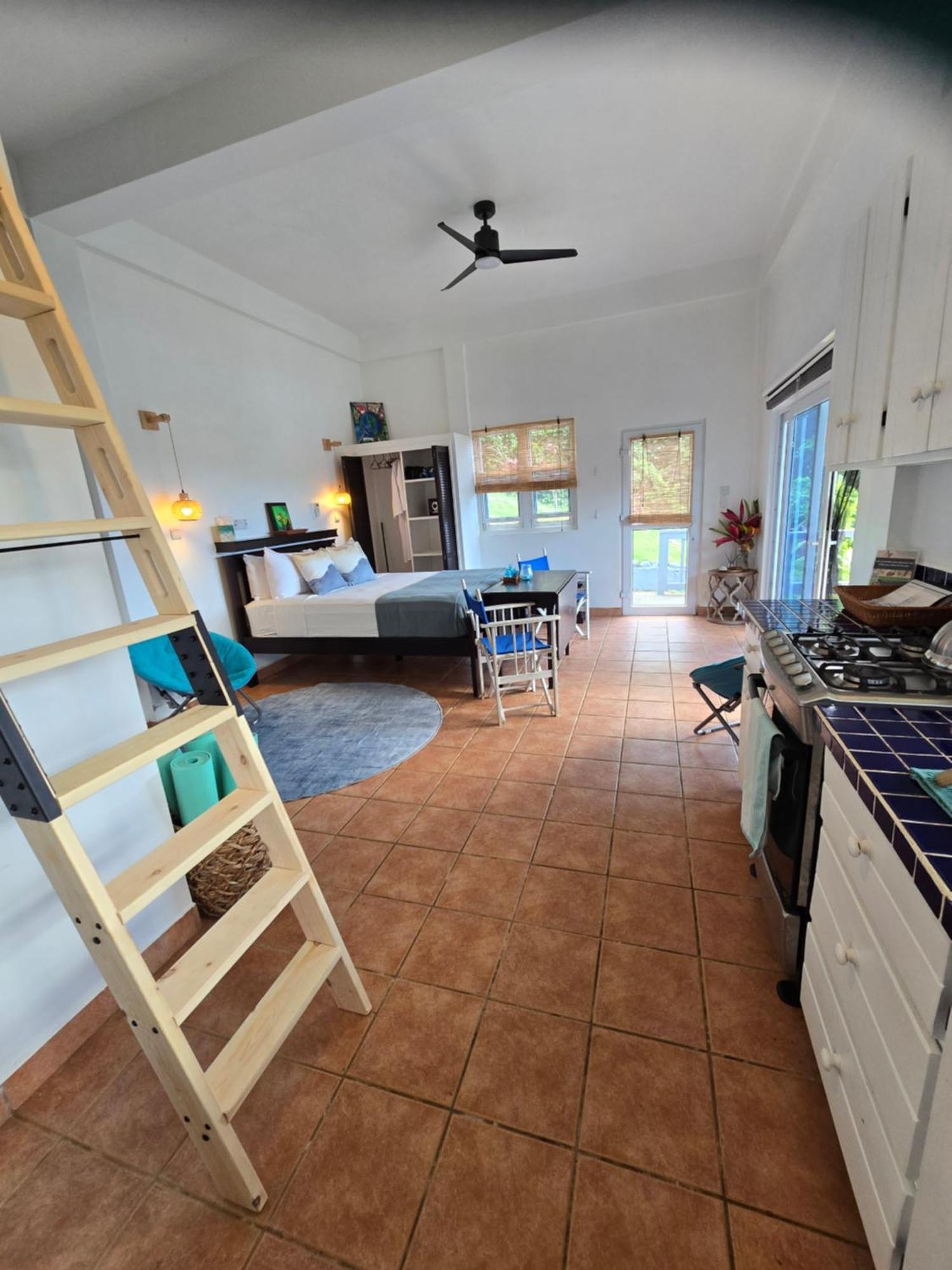 Hodges Bay House Apartman Calibishie Kültér fotó